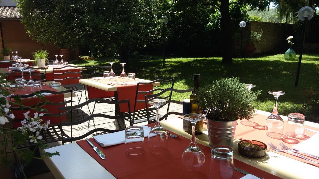 Albergo Locanda Cavallino Toscolano Maderno Bagian luar foto